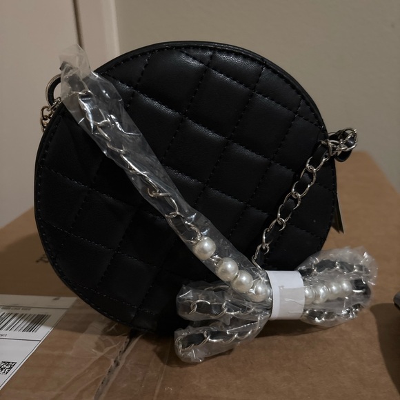 Badgley Mischka Black Quilted Crossbody with Pearls and Chains - Picture 3 of 3